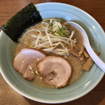 麺通 - らーめん：太麺（背脂醤油）半麺で 780円