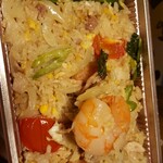 インムアロイ - ข้าวผัด(カオパット)変な名前ですが(カオ炒める、パットご飯の意)タイ風チャーハン