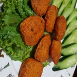 インムアロイ - 「トートマンプラー」(トート、揚げる)(マン、練る)(プラー、魚)なので、「トートマンプラー」は魚のすり身揚げのこと
