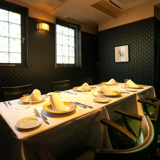 Private room recommended for entertaining or spending time with loved ones *Up to 6 people