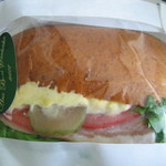 オー・ボン・サンドイッチ　ビゴ - おなじみのBLTサンド。意外とピクルスが美味しい♪