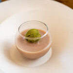 プレゼンテ スギ - 2020.8 桃のニョッキ（ジャガイモの澱粉も加えたニョッキ風わらび餅、桃のポタージュ、セロリのアイス）