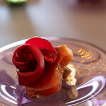 プレゼンテ スギ - 2020.8 GV鰹（中落ちとフランボワーズでGVした鰹、ビーツのピクルス、水切りヨーグルトと蕗の薹の塩漬け）