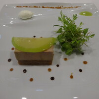 レストラン ラ・フロレゾン・ドゥ・タケウチ - フォアグラのテリーヌとグラニースミスのタタン仕立て バニラの香るクリームとペドロヒメネスのソースで