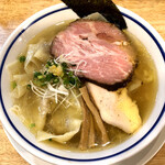 手打式超多加水麺 ののくら - 『ワンタン中華そば(塩)』