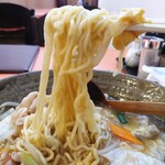 喜久龍 - 麺のリフトアップ