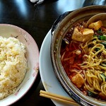 四川料理　蘭 - 辛くないなんて言えません。半炒飯で辛さを紛らせて食べました。