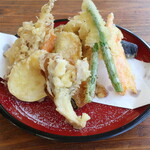 平九郎茶屋 - 野菜天ぷら盛り合せ（いんげん・まいたけ・さつまいも・かぼちゃ・にんじん・なす）