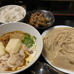 Jikasei Udon Udokichi - カレー肉汁うどん（小）780円 
                        トッピング揚げもち、もち麦ごはん、もつ甘辛煮