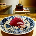 温石 - 「もち鰹(ちぢみ鰹)　刻み玉葱」モッチリ、噛み応えある鰹。よく噛んでくださいとの事、綺麗な旨みが引き出されます。文句なく美味しい。