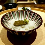 温石 - 「鮑の肝のせ」目の前で丁寧に擦った肝は甘く濃く。たっぷりの山葵で香りを添えて。