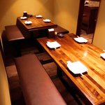Bakkasu - 半個室のテーブル席