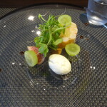 レストラン ラ・フロレゾン・ドゥ・タケウチ - 秋の果実と天使の海老のブーション仕立て 無花果のヴィンコットとバニラの香るクレーム ”ヴェロニック”のイメージで