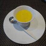 レストラン ラ・フロレゾン・ドゥ・タケウチ - フォアグラのロワイヤル バターナッツスクワッシュのブルーテを注いで（注がれた後）