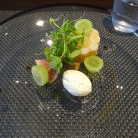 レストラン ラ・フロレゾン・ドゥ・タケウチ - 秋の果実と天使の海老のブーション仕立て 無花果のヴィンコットとバニラの香るクレーム ”ヴェロニック”のイメージで