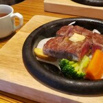 Nikuno Miyama - サラダ、ライス、スープ付き、食べ放題