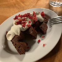 カルネジーオ イースト - 