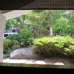 Shinoya - 窓から見えるお庭(2020年8月)