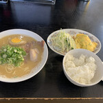 長浜ラーメンとん吉 - らーめん定食、炒り卵♪