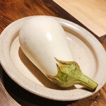 温石 - 富士宮産の白ナス。通称、トルコナス。この後、どんな料理に変化するのでしょうか？