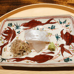 温石 - 駿河湾の目一鯛。三重産は都内でも見かけますが、駿河湾のこれは、まさに夏の白身の女王。脂の融点が低いので、最初に脂が舌の上で溶けました。寝かせすぎると脂が酸化するため、一日寝かせたのみ