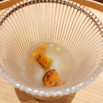 温石 - 蓮根餅と炙った自家製唐墨。トロミは蓮根のデンプン質です。温かい仕立てに胃が喜びます