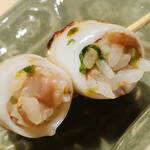 温石 - じんどういか。ミナミマグロの隙身と浜名湖の生海苔が詰められています。地元のお寿司屋さんでは、通称、テッポウ、と呼ばれているとか