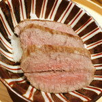 温石 - 通称、コロ、とゆさかさんでは呼んでいるようです。お肉は地方名があってややこしいのですが、ウデ（前脚）一本から300g程度しか取れない希少部位。赤身の肉臭さがたまりません\(//∇//)\