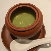 華都飯店 - 蟹肉入りフカヒレとアボカドのスープ