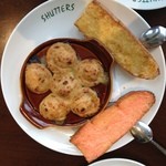 SHUTTERS Luz自由が丘 - かに味噌のグラタン、　ガーリックバタートースト、明太子バタートースト