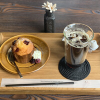 京都 下鴨神社前 地下にカフェを備え 多彩な造花の世界が広がるショップ By アルボス イランイラン ボタニカルグリーン フラワー カフェ Ylang Ylang 出町柳 カフェ 食べログ