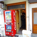 カシミール - 大阪で一番行列のできるカレー屋さんかも・・・来店難易度高し