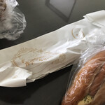 粉とクリーム - 長〜いウインナー棒（という商品名）とスパイシーチリドッグ