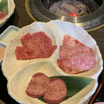 Yonezawa Tei - 焼肉レディースランチのお肉達。