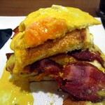 紅鶴 - ベーコンと目玉焼き断面