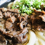 金比羅うどん - 多めの肉は小間切れ