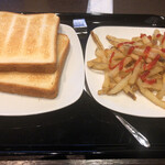 快活CLUB - 料理写真:モーニング 食パン&ポテト サービス