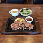 ステーキガスト - カットステーキ食べ放題 税抜2199円