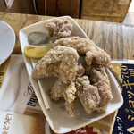 金八っつぁん - 名物鶏もも唐揚げ(390円)♪