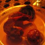 クンビラ - グリルした海老、モモ、ココナッツソース