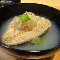 乙味 あさ井 - 削りたて鹿児島本枯節削りたての鰹節：冷酒のあてに出して頂きました。 3年熟成した本鰹節のスライスは、しっとりとした舌触りで、旨味が凝縮されています！ メチャ美味しくて、酒が進みますネ！　　　　　2020.08.22