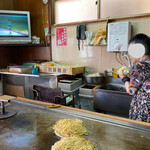 Okonomiyaki Popai - カウンターから見た厨房