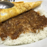 Raion Kare - 玉子をめくると、これがカレー味噌