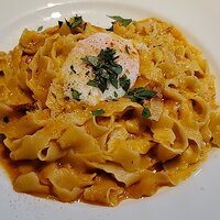 アレーナ・ロッサ - 自家製生パスタ（温泉たまごのせトマトソース）全景