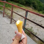 赤城山頂駅記念館サントリービア･バーベキューホール - ソフトクリーム、牛乳の味がして濃厚……ほぼほぼ食べちゃったじゃん（笑）