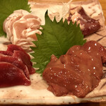 とり喜 - 鳥刺し(笹身、レバー、砂肝、ハツ)