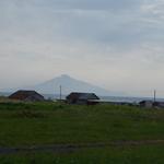 レストラン・夕凪 - 前浜から見た利尻島