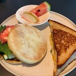 THE TASTE - 紫蘇香る焼き鯖サンドイッチ／グリルド ブルド ポーク サンドイッチ（ハーフ）