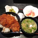 Tonkatsu Aji Dokoro Kura - ロースかつ丼定食(940円+税)