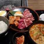 炭火焼肉 七輪房 - ランチ。上ミノ、ミスジ、アンガス牛カルビー